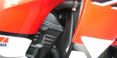 YAMAHA YZF-R1（’９９）