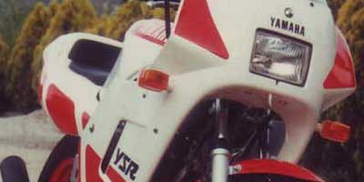 YAMAHA YZF-R1（’９９）