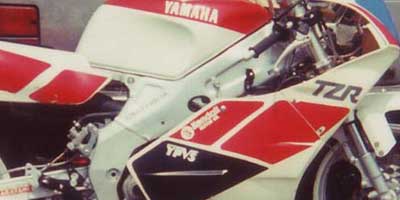 YAMAHA YZF-R1（’９９）