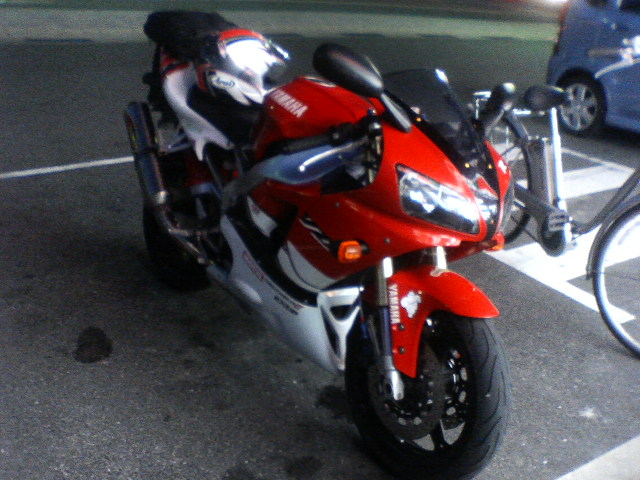 夜のコンビニで休憩 | YZF-R1日記