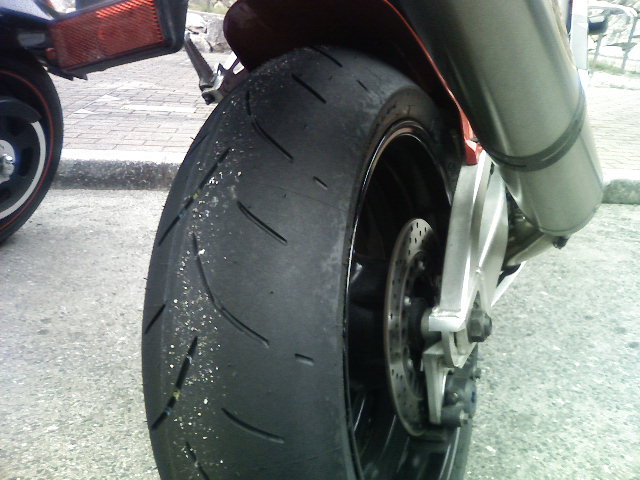 端っこ近くまでうっすらと剥けました。 | YZF-R1日記