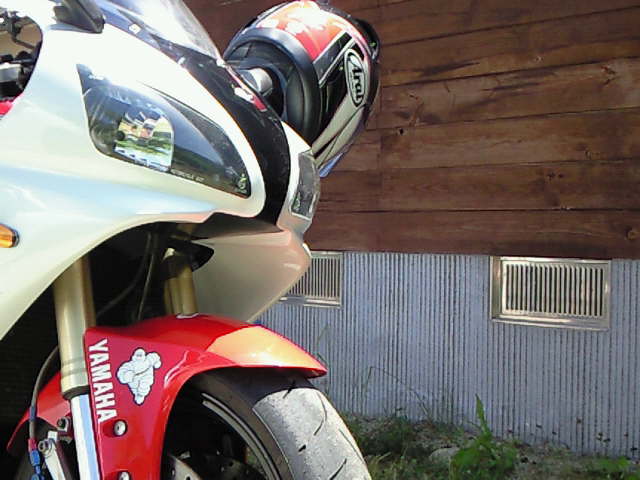 ログハウスをバックに | 羅漢をひとっ走りしてきましたお。 | YZF-R1日記