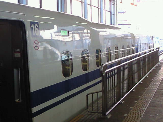 先頭のるま車両に乗るお